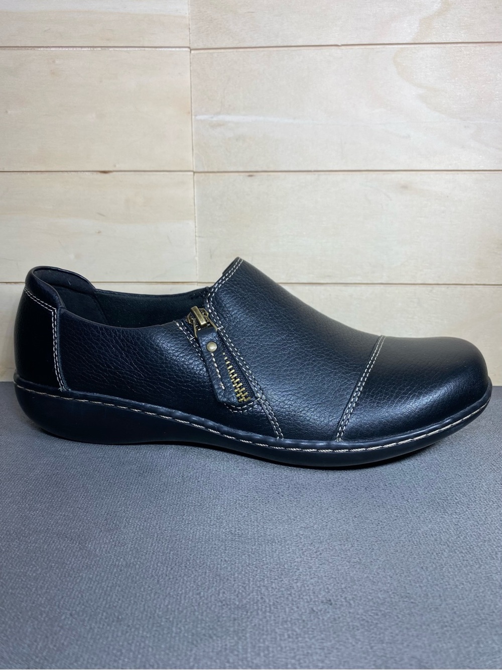 Clarks Ashland Palm Slip-Ons Black Leather Women's Size 8.5 Shoes M Clogs